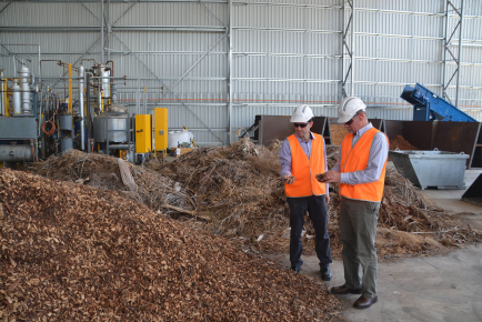 Dr Darryn Rackemann and Karl Seck examine plant waste